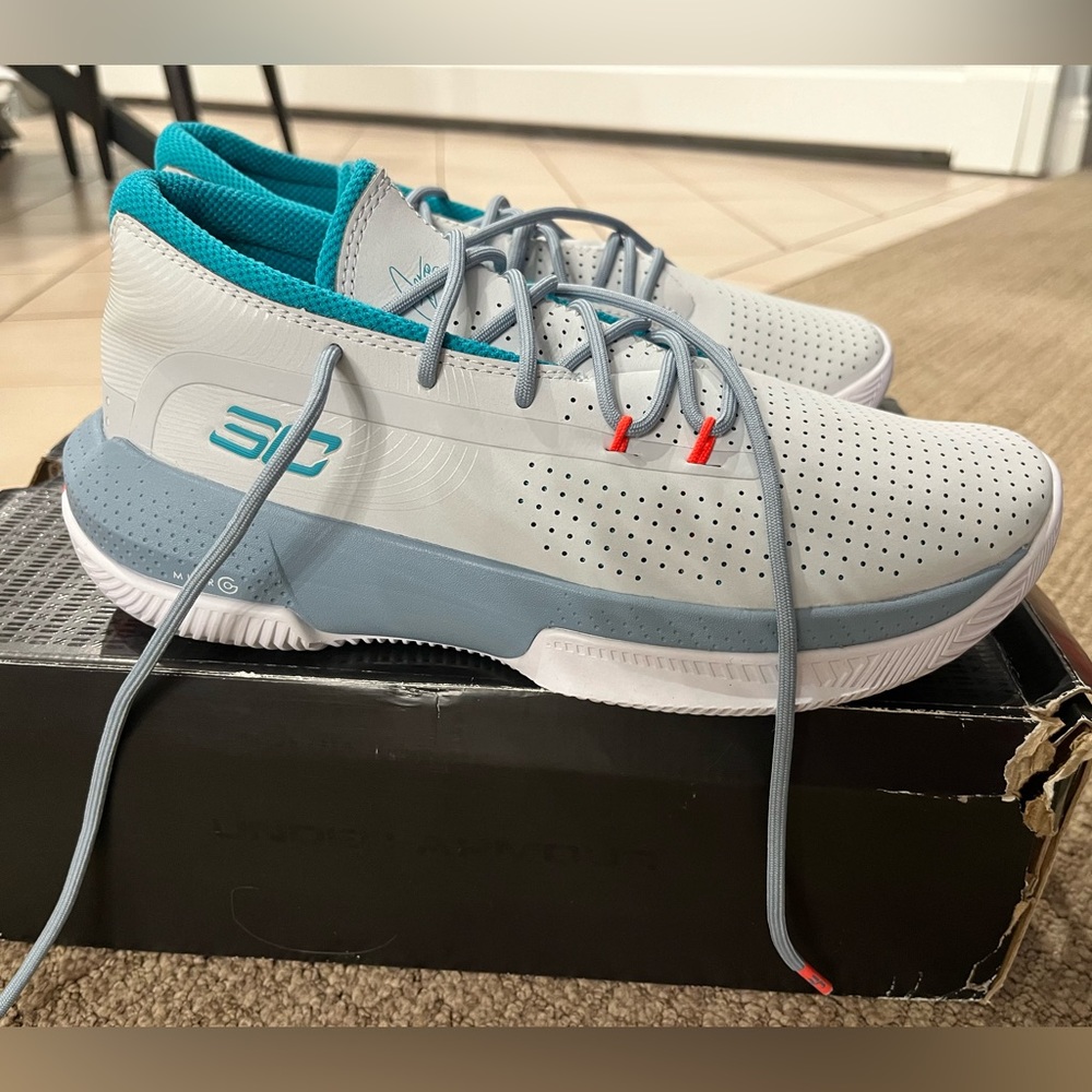 💥 NWB-Under Armour Sz.6.5 3ZERO 111 / Gray
